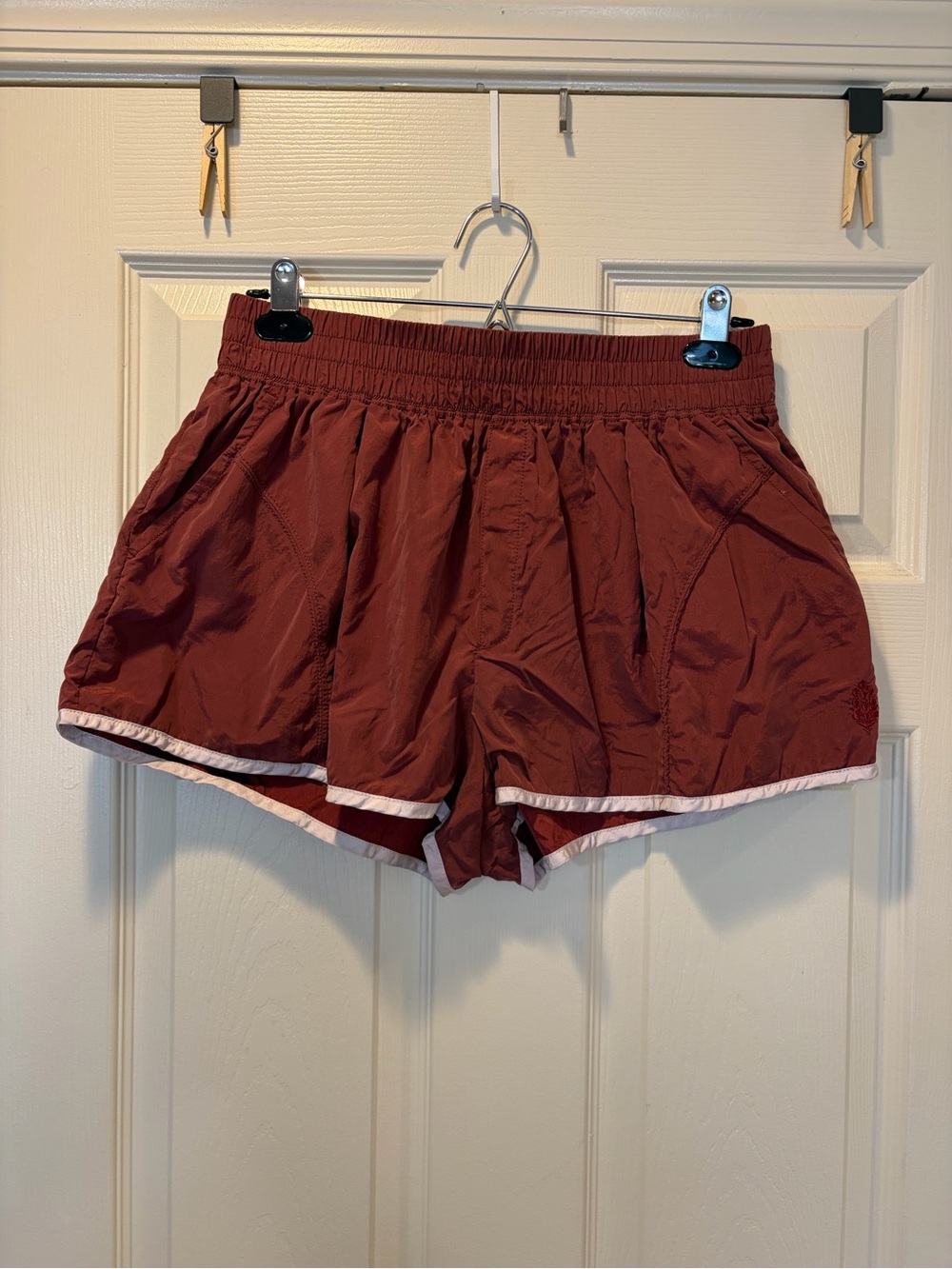 Free People Movement Women’s Shorts Maroon / Red Size Medium 2” Inseam